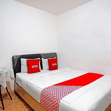 Oyo 91390 Kost Grand Royal Elite Hotel Surabaya Kültér fotó