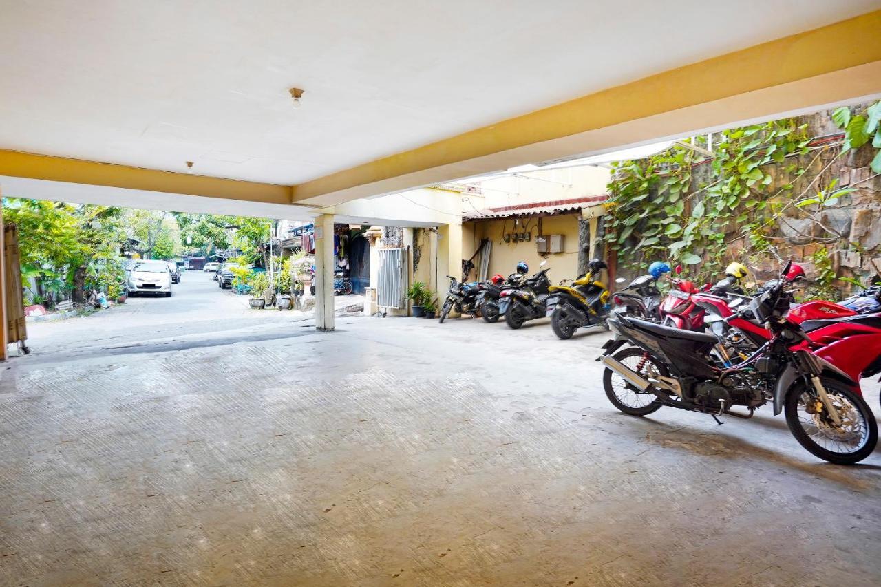 Oyo 91390 Kost Grand Royal Elite Hotel Surabaya Kültér fotó