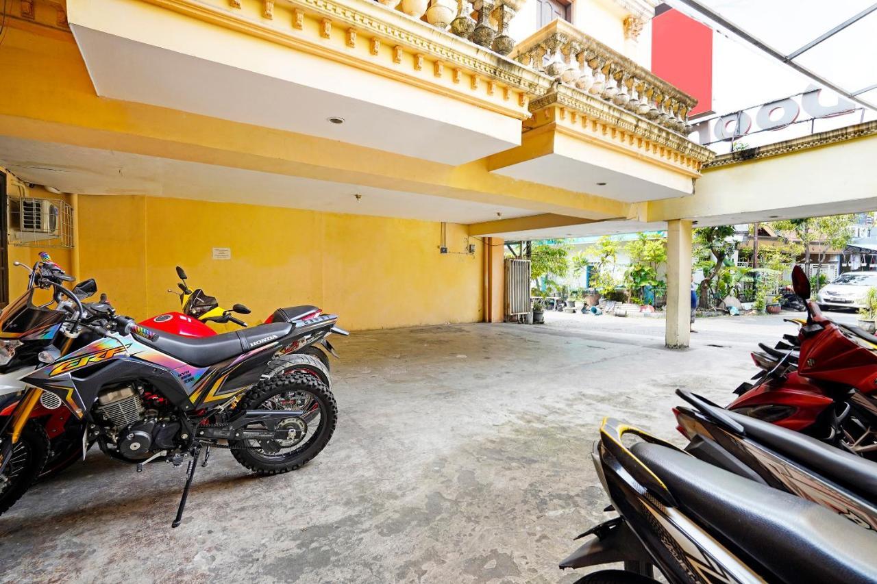 Oyo 91390 Kost Grand Royal Elite Hotel Surabaya Kültér fotó