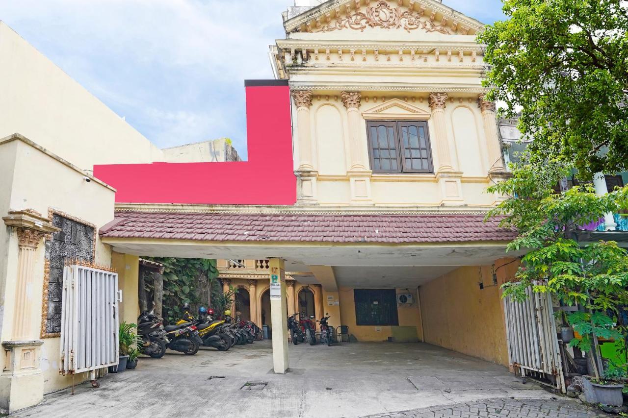 Oyo 91390 Kost Grand Royal Elite Hotel Surabaya Kültér fotó