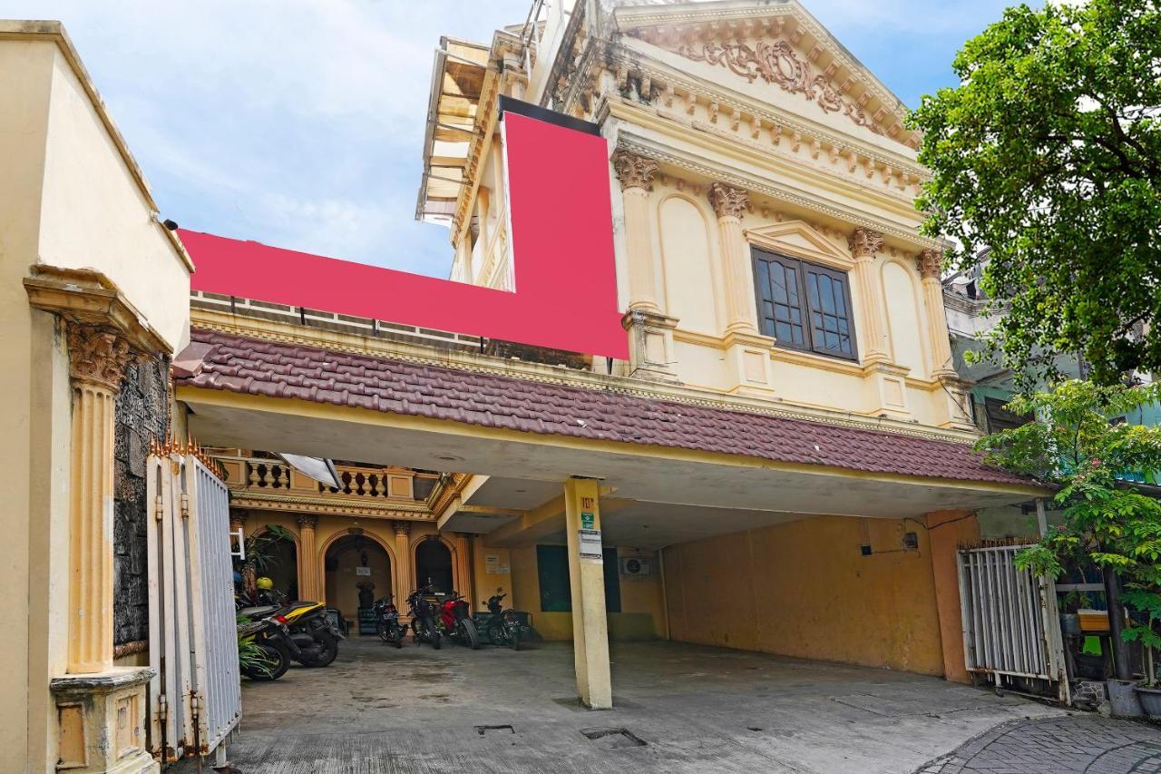 Oyo 91390 Kost Grand Royal Elite Hotel Surabaya Kültér fotó