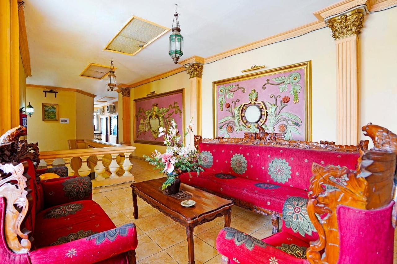 Oyo 91390 Kost Grand Royal Elite Hotel Surabaya Kültér fotó
