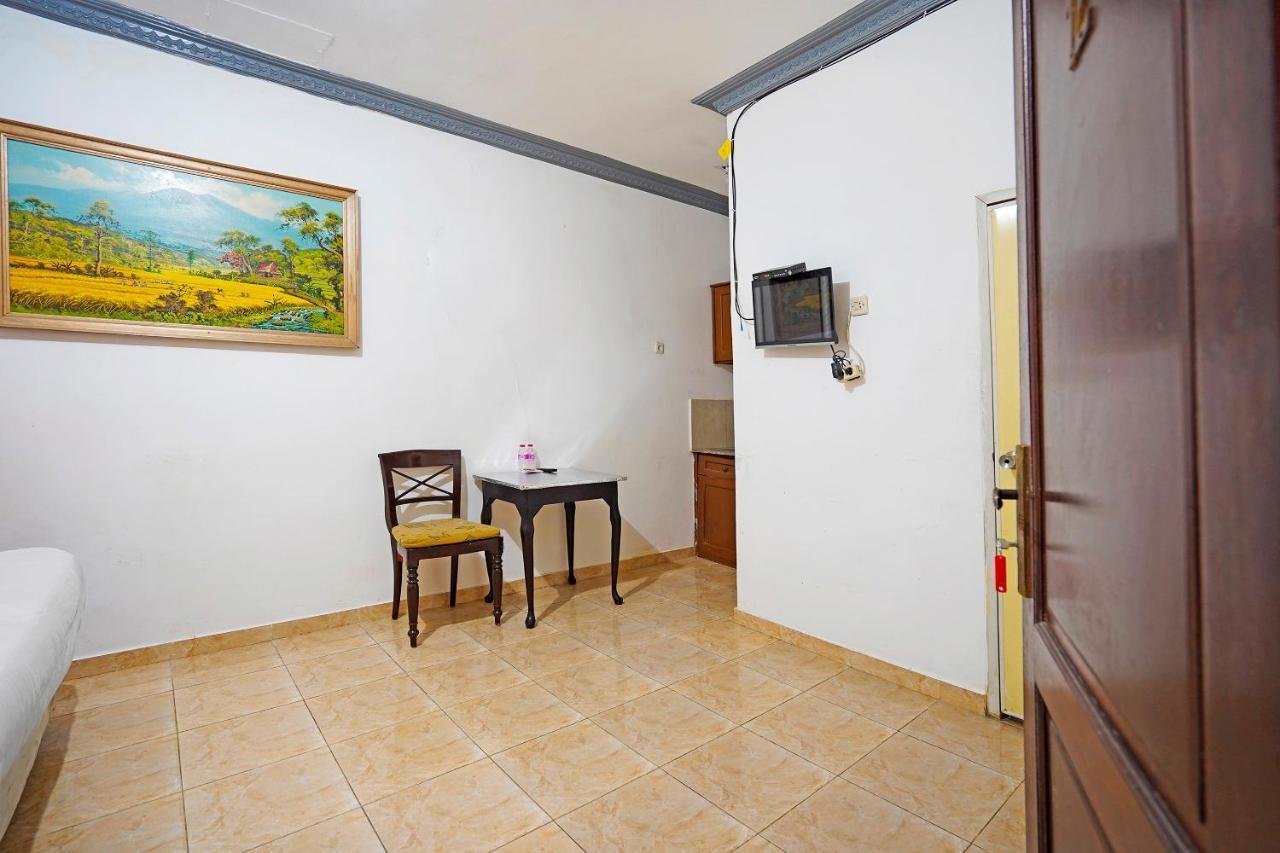Oyo 91390 Kost Grand Royal Elite Hotel Surabaya Kültér fotó