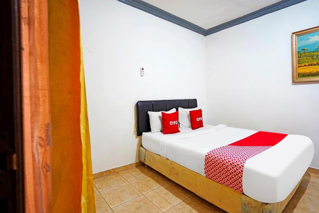 Oyo 91390 Kost Grand Royal Elite Hotel Surabaya Kültér fotó