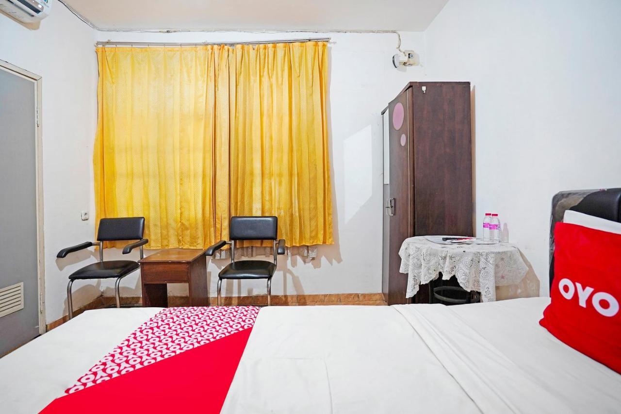 Oyo 91390 Kost Grand Royal Elite Hotel Surabaya Kültér fotó