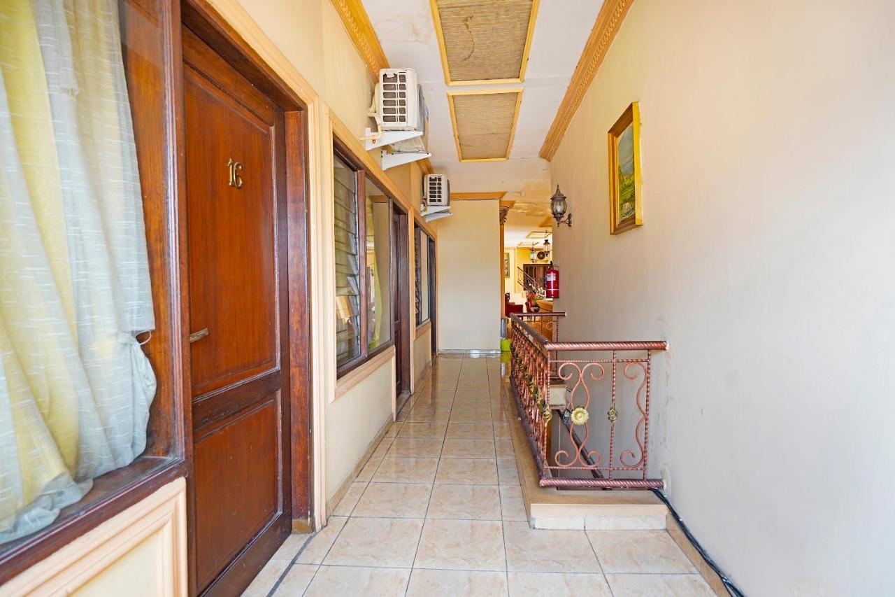 Oyo 91390 Kost Grand Royal Elite Hotel Surabaya Kültér fotó