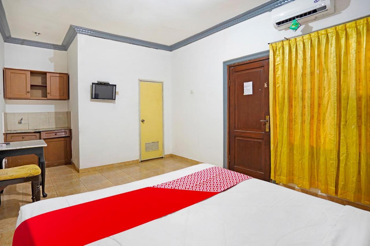 Oyo 91390 Kost Grand Royal Elite Hotel Surabaya Kültér fotó