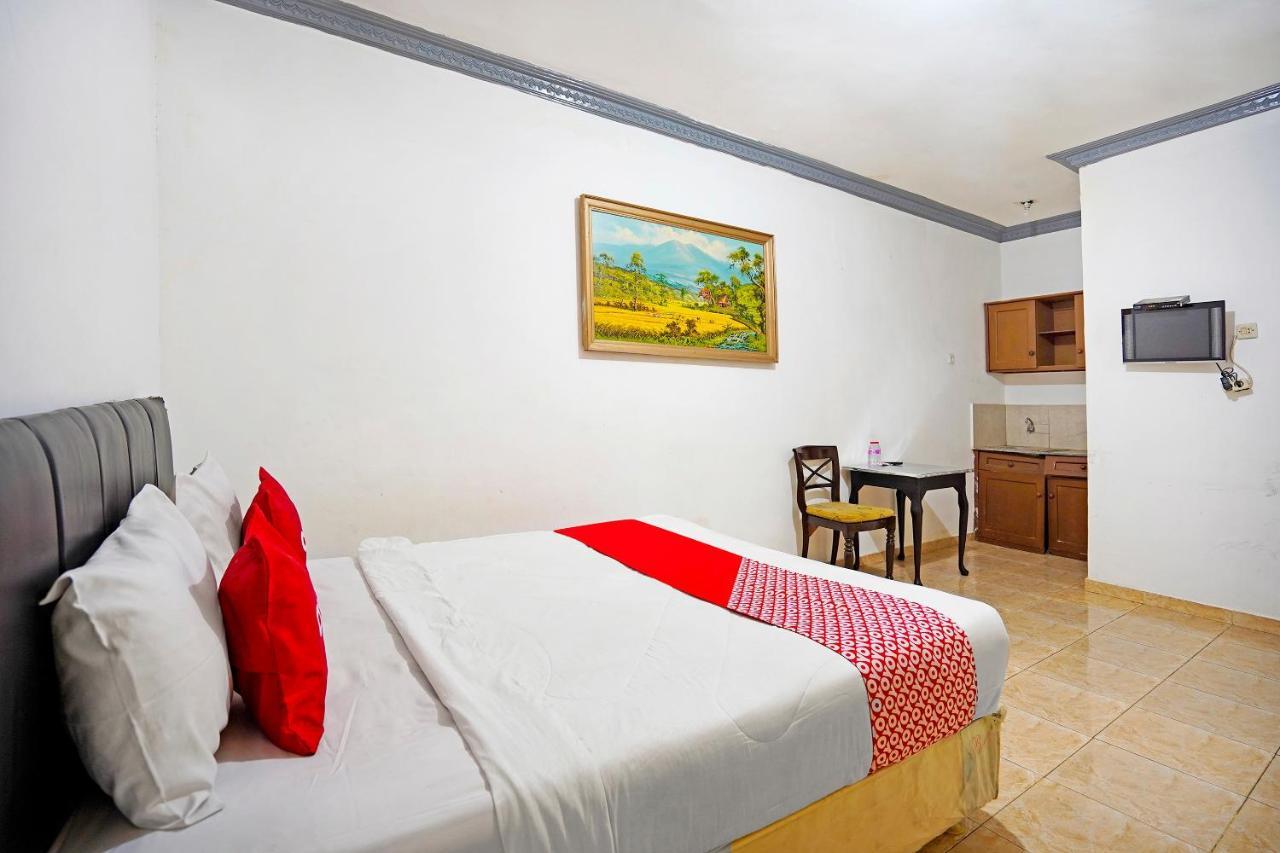 Oyo 91390 Kost Grand Royal Elite Hotel Surabaya Kültér fotó