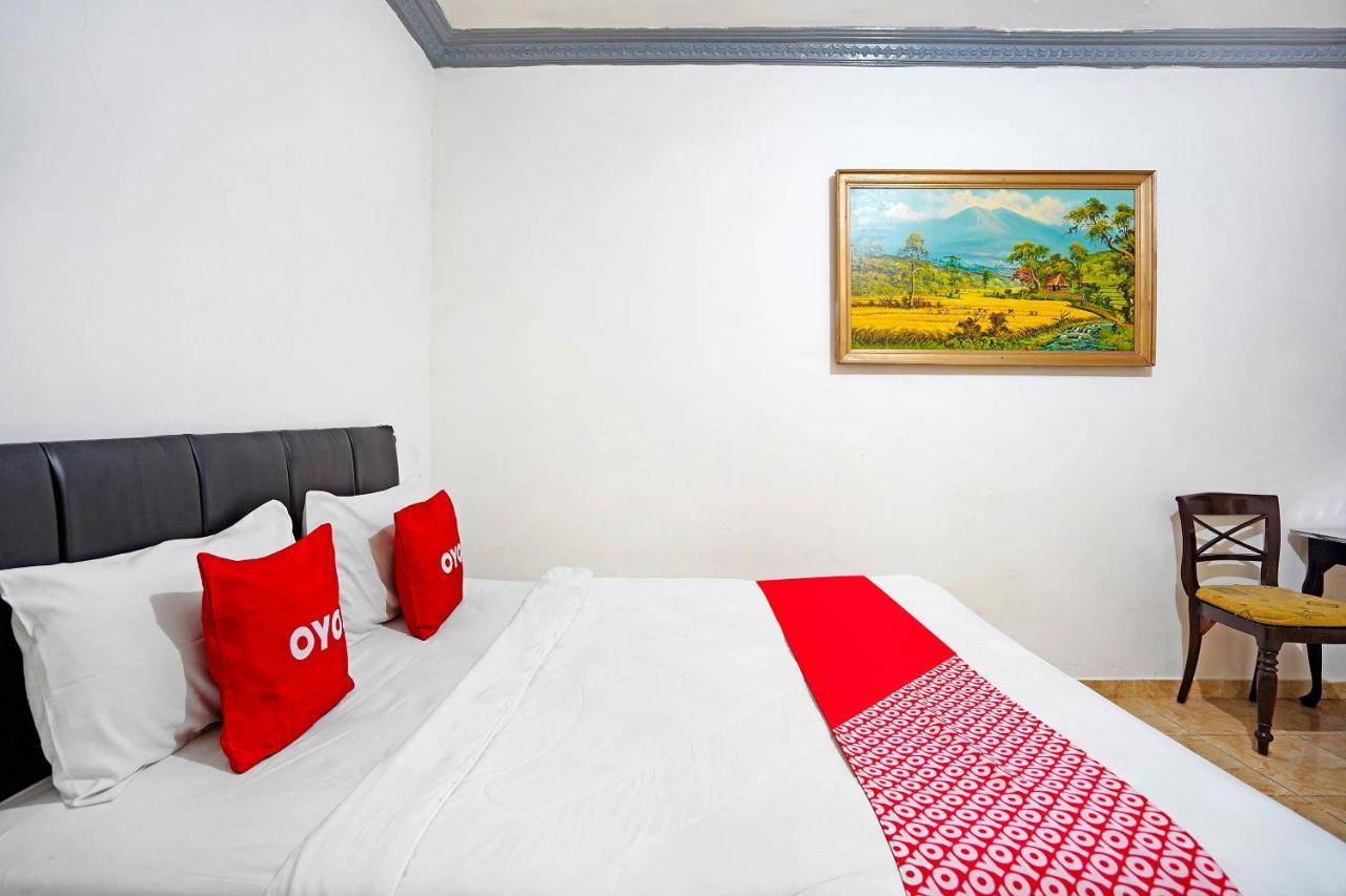 Oyo 91390 Kost Grand Royal Elite Hotel Surabaya Kültér fotó